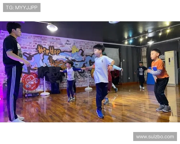 深圳街舞队荣登全国街舞状态排行榜第五名展现实力与魅力 深圳街舞队荣登全国街舞状态排行榜第五名展现实力与魅力